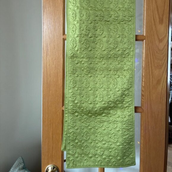 Lime green table runner - Picture 1 of 1